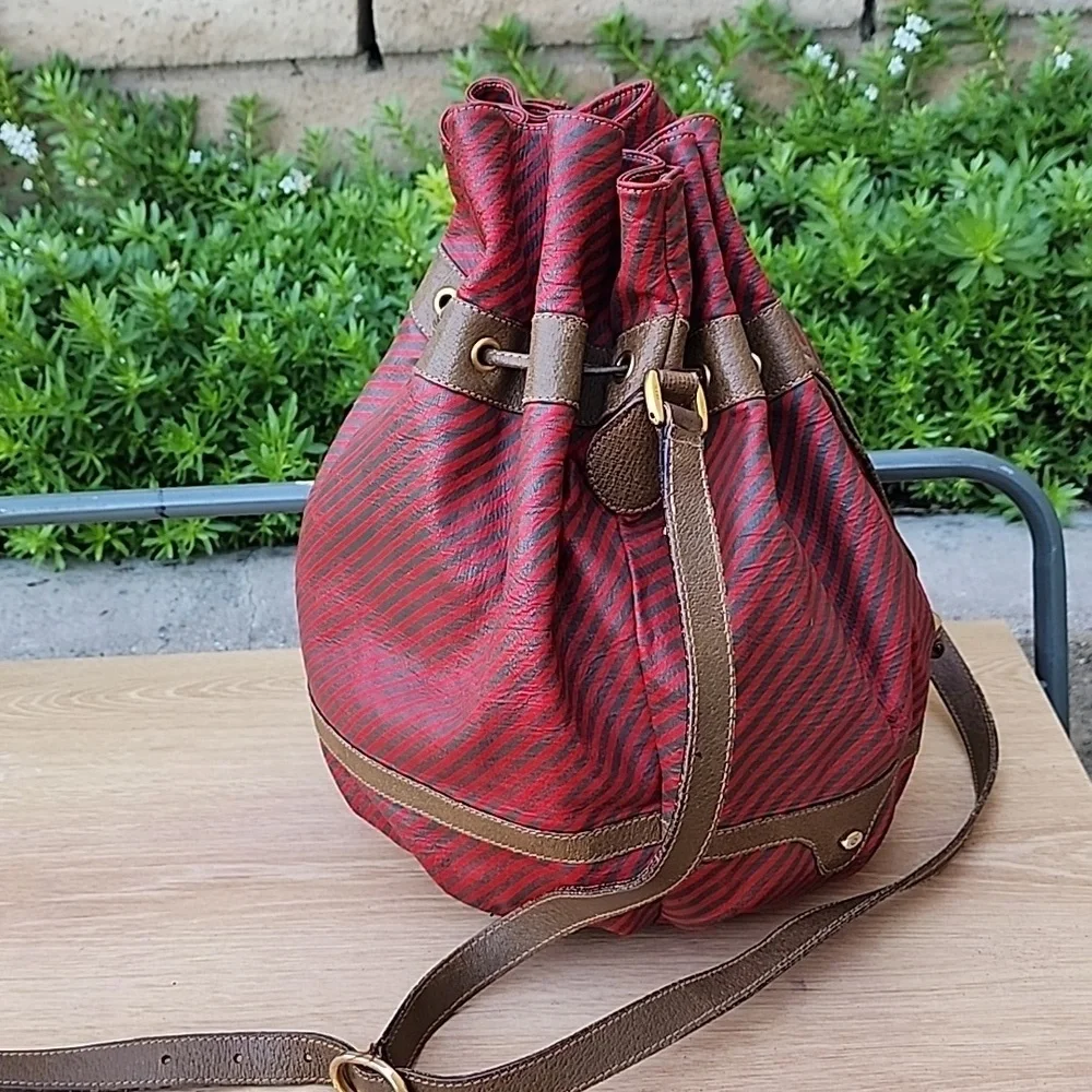 Gucci Red and Green Striped Vintage Women's Bucket Bag - Picture 4 of 16